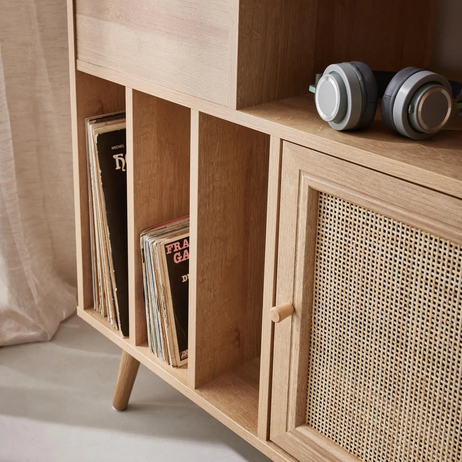 Muebles de Vinilo de Madera Artesanal y Caña